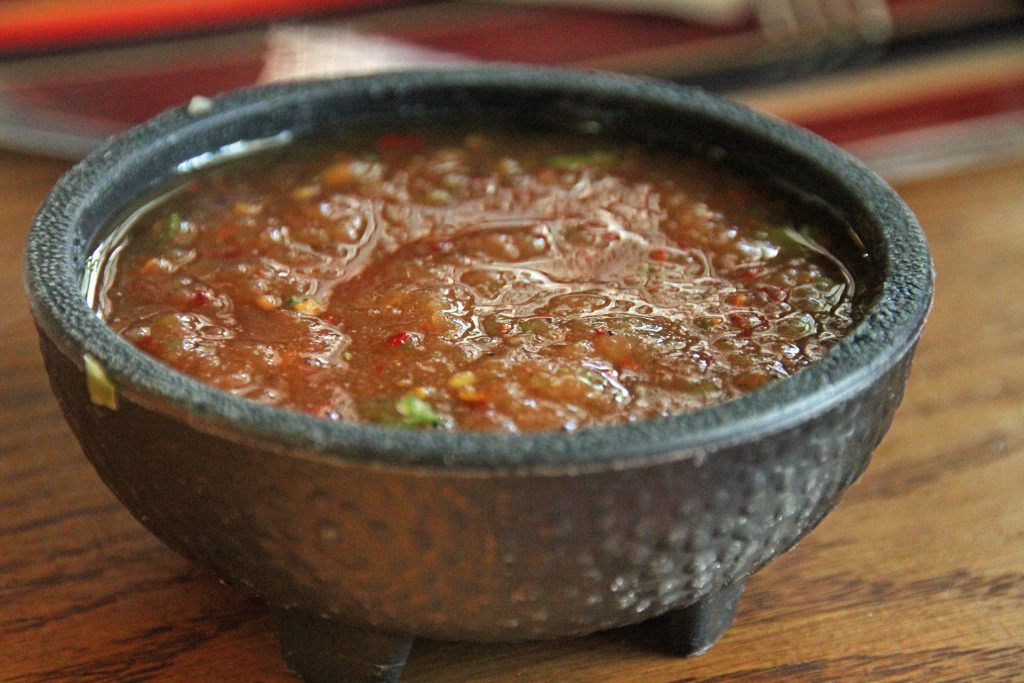 red salsa in steingut