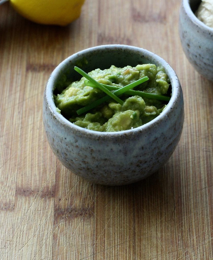 guacamole in steingut